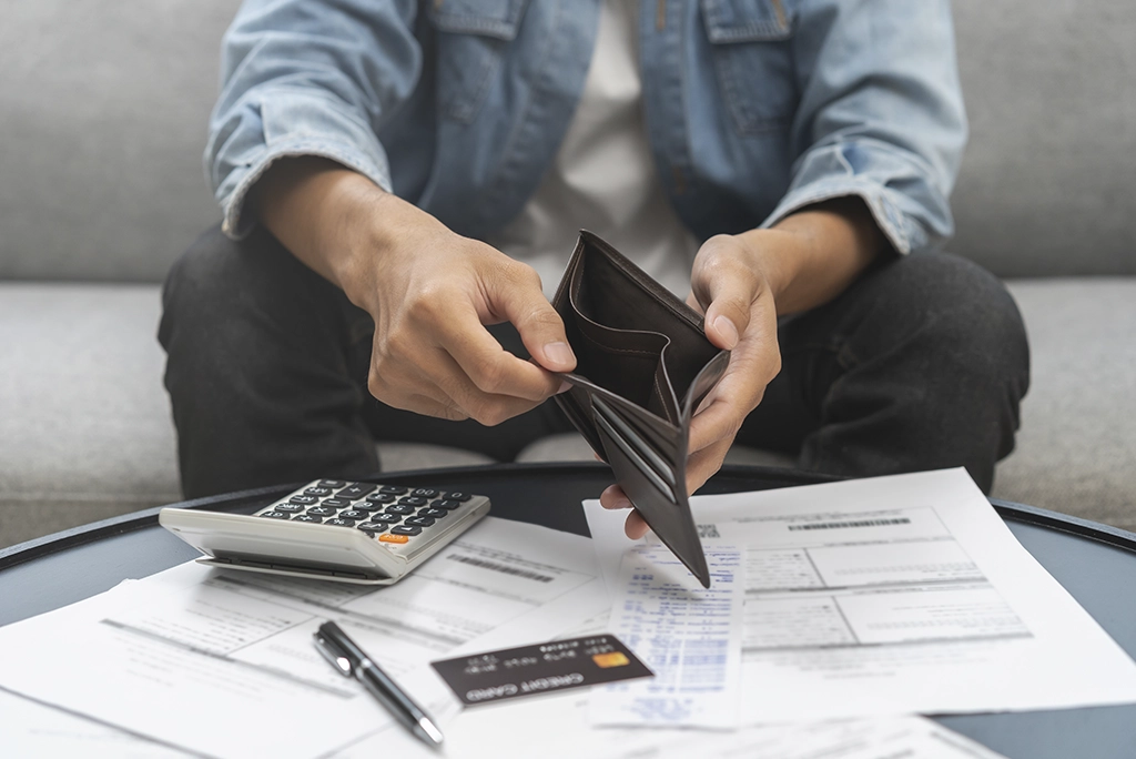 señales de que tienes estrés financiero